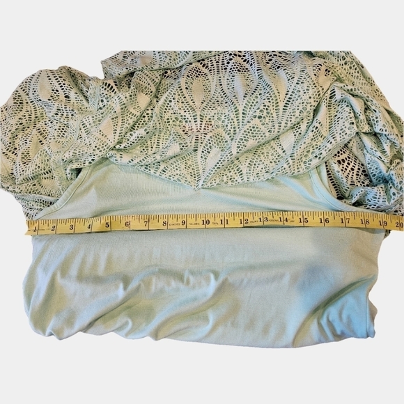 JM Collection Batwing Faux Lace Overlay Short Sleeve Tunic Size PM - Picture 4 of 11